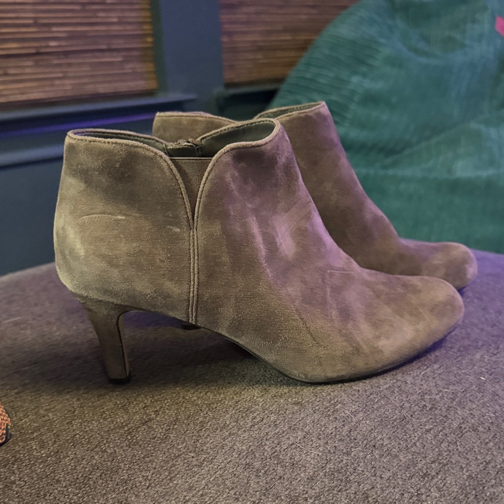 Clarks Suede Gray Ankle Booties - Sz 9